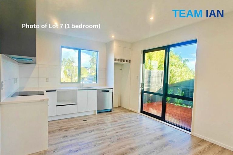 Photo of property in 8/18 Sylvan Crescent, Te Atatu South, Auckland, 0610