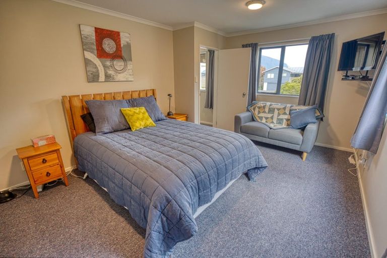 Photo of property in 9 Ranui Place, Moana, 7872