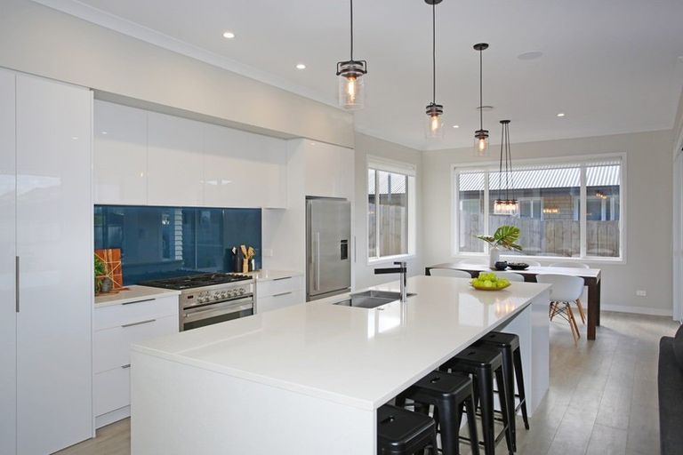 Photo of property in 32 Helenslee Road, Pokeno, 2402