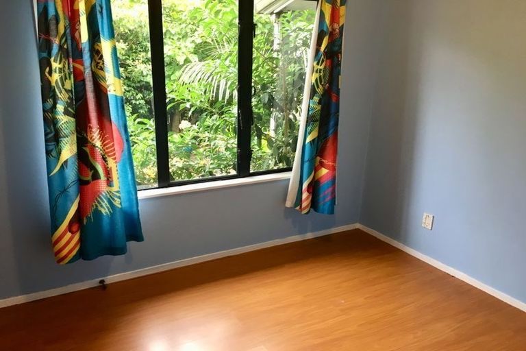 Photo of property in 2/44 Darren Crescent, Half Moon Bay, Auckland, 2012