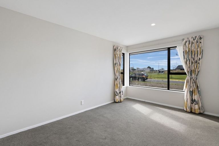 Photo of property in 4 Dianthus Place, Browns Bay, Auckland, 0630