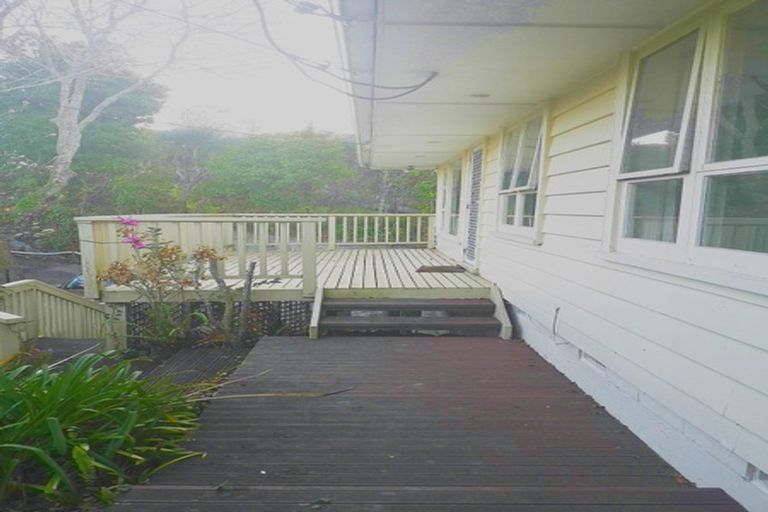 Photo of property in 90 Beach Road, Mellons Bay, Auckland, 2014