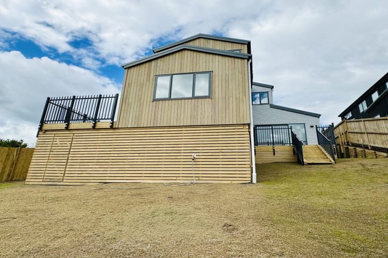 Photo of property in 27 Kotuitui Drive, Wainui, 0992