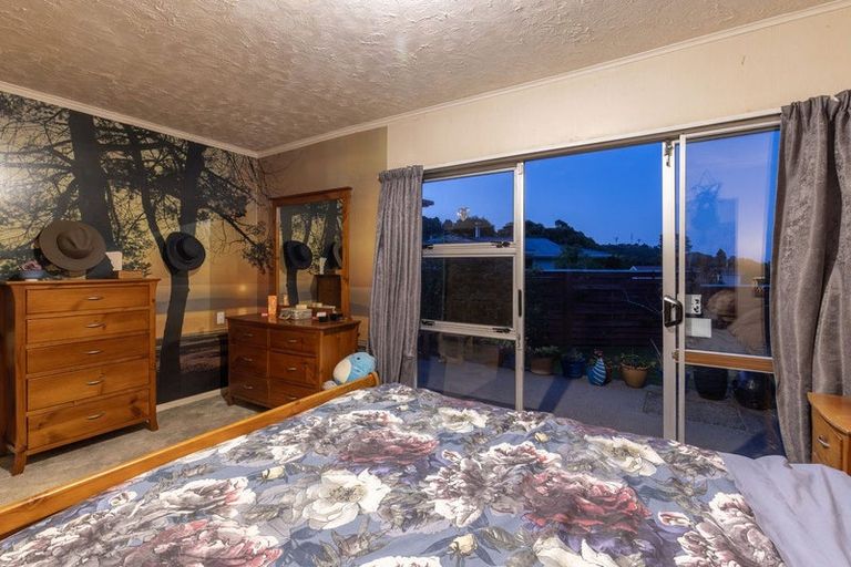 Photo of property in 4 Brazier Grove, Paraparaumu, 5032