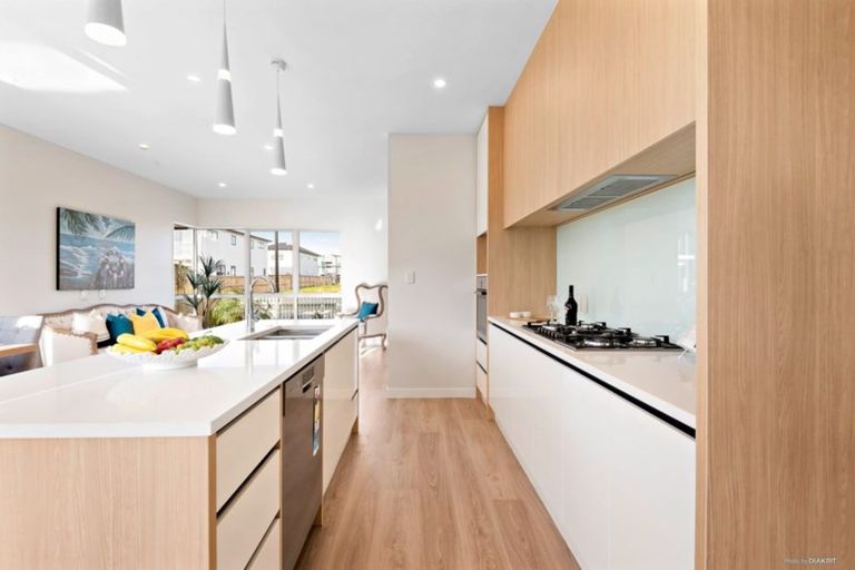 Photo of property in 16 Toanui Road, Hobsonville, Auckland, 0616