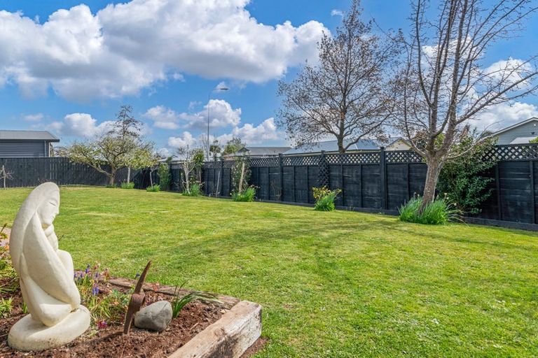 Photo of property in 77 Rhodes Drive, Kelvin Grove, Palmerston North, 4414