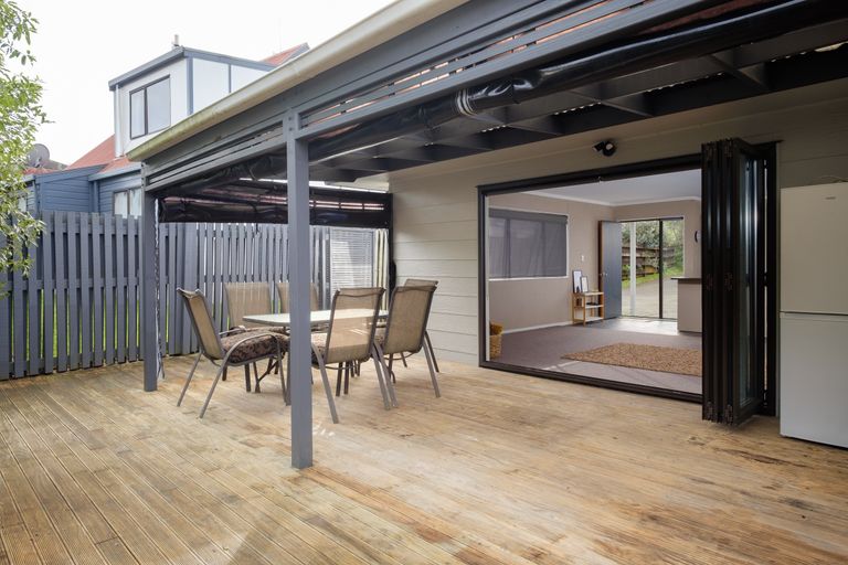 Photo of property in 7b Pokapu Place, Bethlehem, Tauranga, 3110