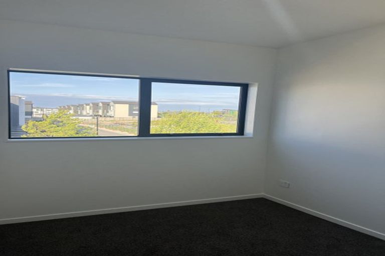 Photo of property in 5 Falcon Crescent, Hobsonville, Auckland, 0618