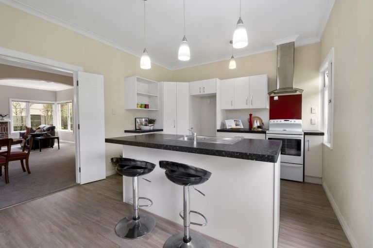 Photo of property in 5 Aokautere Drive, Fitzherbert, Palmerston North, 4410