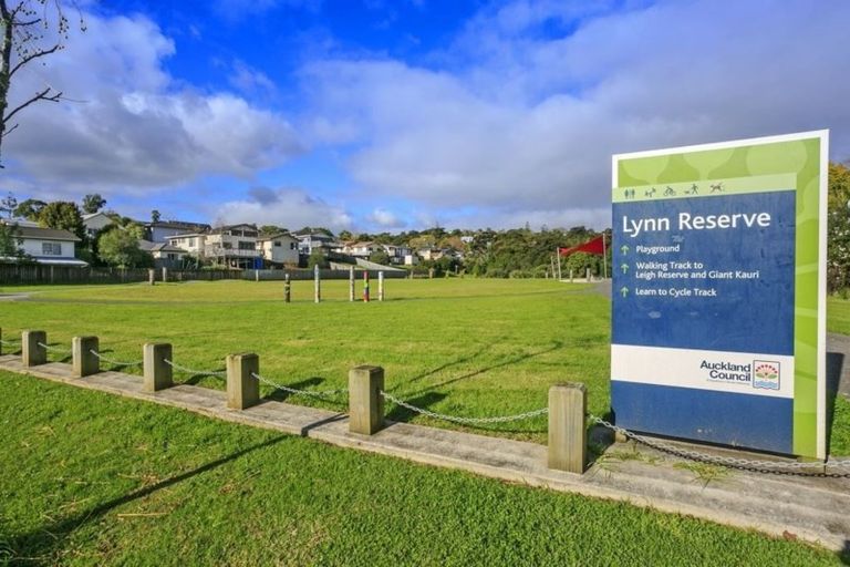 Photo of property in 9 Eugen Place, Bayview, Auckland, 0629