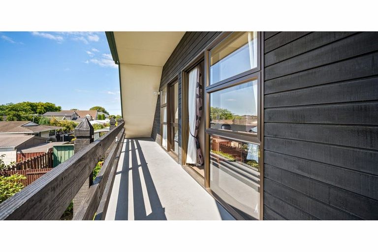 Photo of property in 2 Elsom Lane, Avonhead, Christchurch, 8042