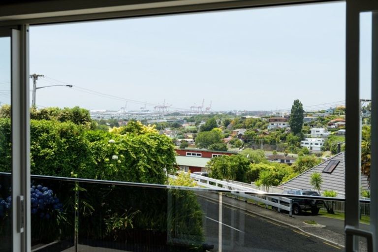 Photo of property in 65 Hinewa Road, Otumoetai, Tauranga, 3110