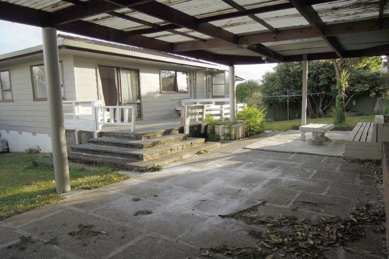 Photo of property in 4 St Catherine Crescent, West Harbour, Auckland, 0618