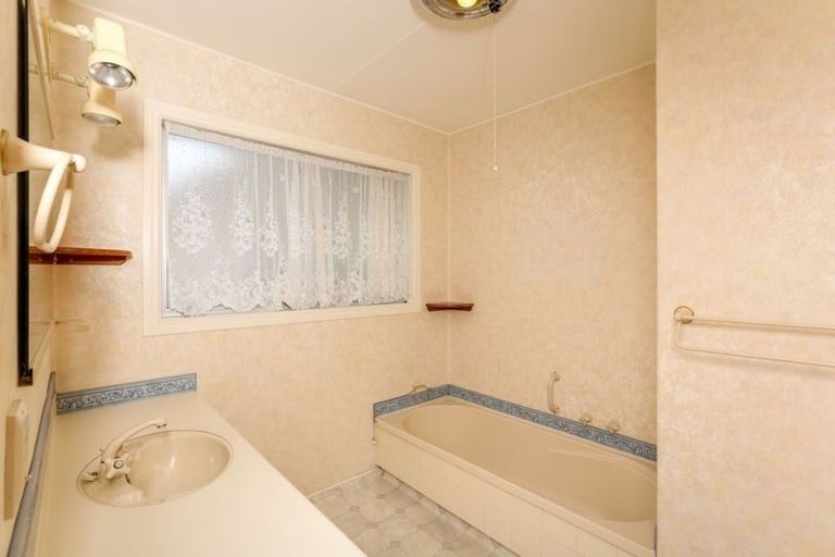 Photo of property in 10 Te Mara Place, Merrilands, New Plymouth, 4312