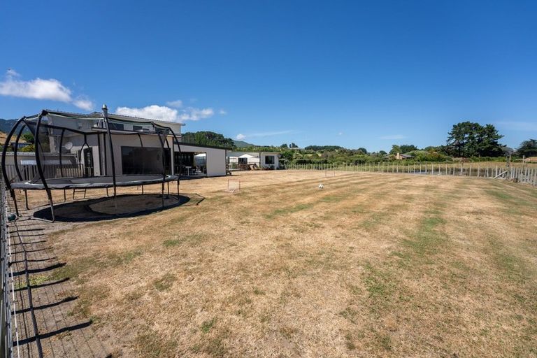 Photo of property in 27 Raukawa Road, Peka Peka, Waikanae, 5391