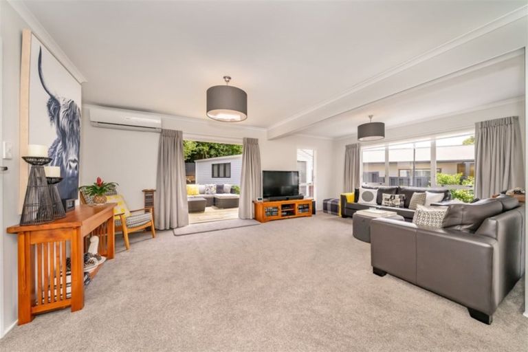 Photo of property in 76 Field Street, Silverstream, Upper Hutt, 5019