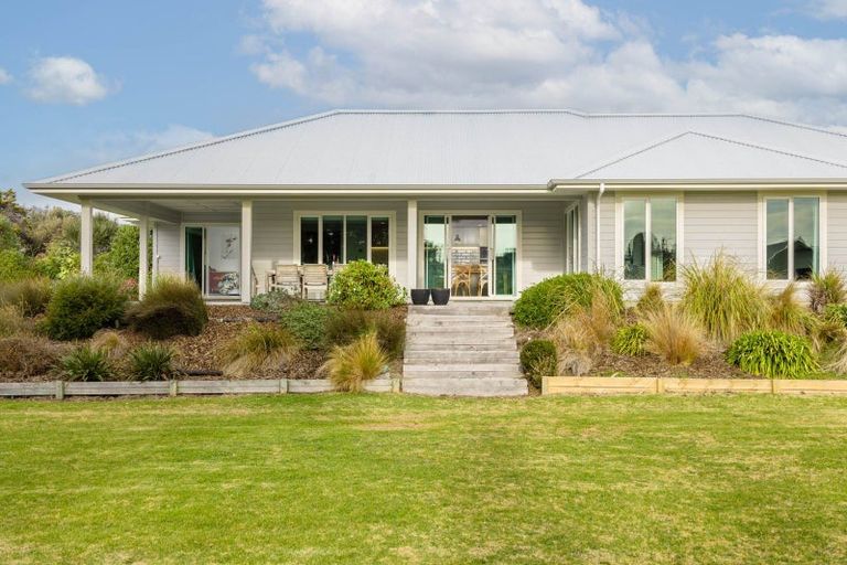 Photo of property in 32a Titoki Road, Waikanae Beach, Waikanae, 5036