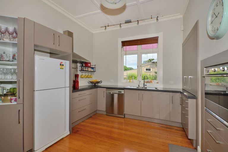 Photo of property in 6 Parahaki Street, Regent, Whangarei, 0112
