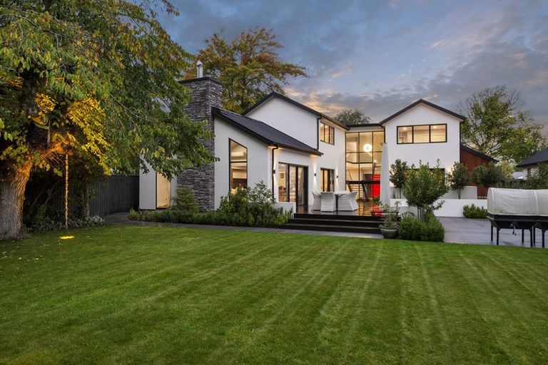 Photo of property in 117 Glandovey Road, Strowan, Christchurch, 8052