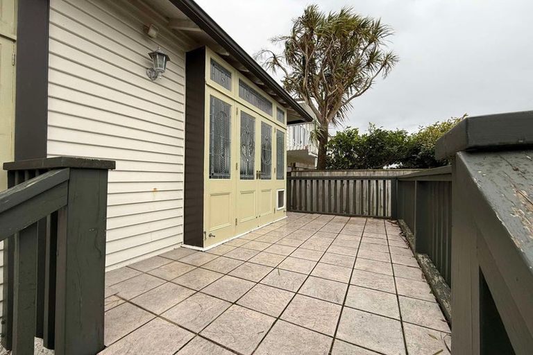 Photo of property in 1 Para Street, Miramar, Wellington, 6022