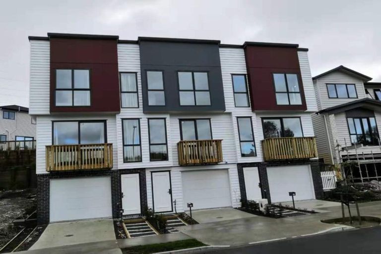 Photo of property in 27 Lawson Creek Street, Massey, Auckland, 0614