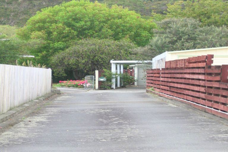 Photo of property in 54 Hillside Drive, Maoribank, Upper Hutt, 5018