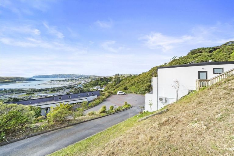 Photo of property in 32 Paremata Drive, Paremata, Porirua, 5024