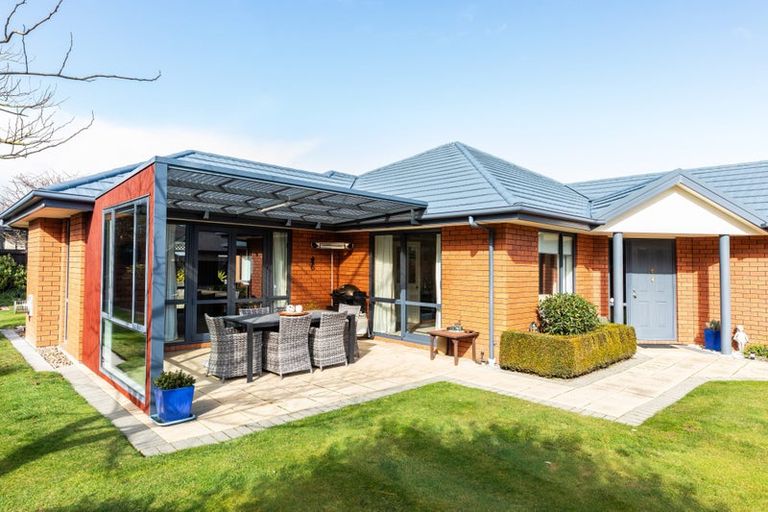 Photo of property in 8 Gwen Place, Redwood, Christchurch, 8051