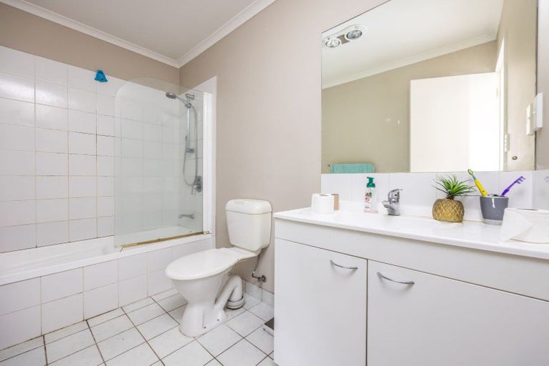 Photo of property in 98c Naylors Drive, Mangere, Auckland, 2022