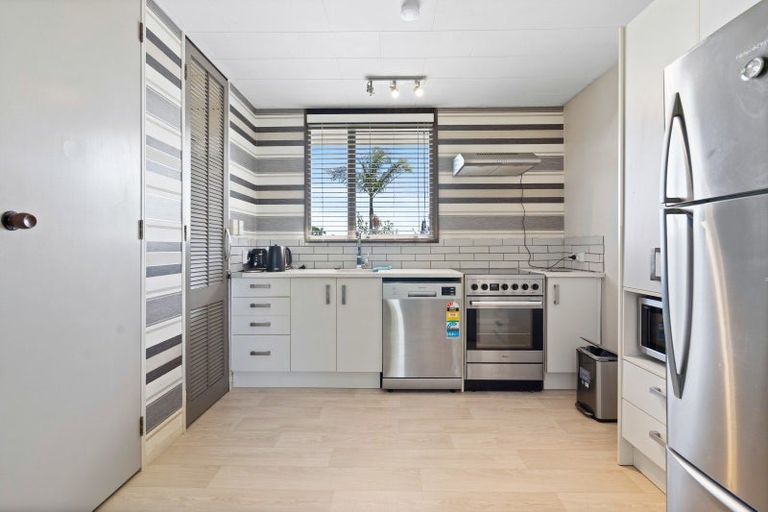 Photo of property in 1 Shearwater Street, One Tree Point, 0118