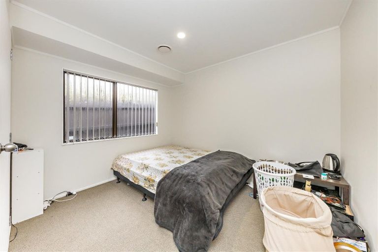 Photo of property in 2/23 Lowburn Place, Clover Park, Auckland, 2019