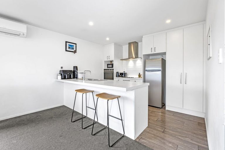 Photo of property in 1 Robalan Close, Halswell, Christchurch, 8025