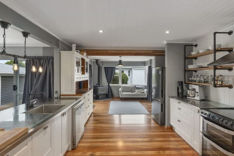 Photo of property in 9 Erin Street, Hokowhitu, Palmerston North, 4410