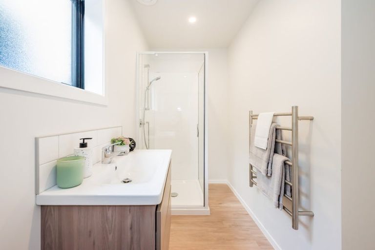 Photo of property in 10 Kakariki Grove, Waikanae, 5036