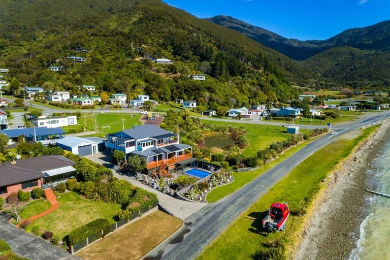 Photo of property in 27 The Parade, Okiwi Bay, French Pass, 7193