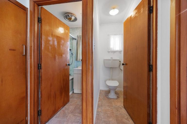 Photo of property in 84 Barrys Road, Glendene, Auckland, 0602