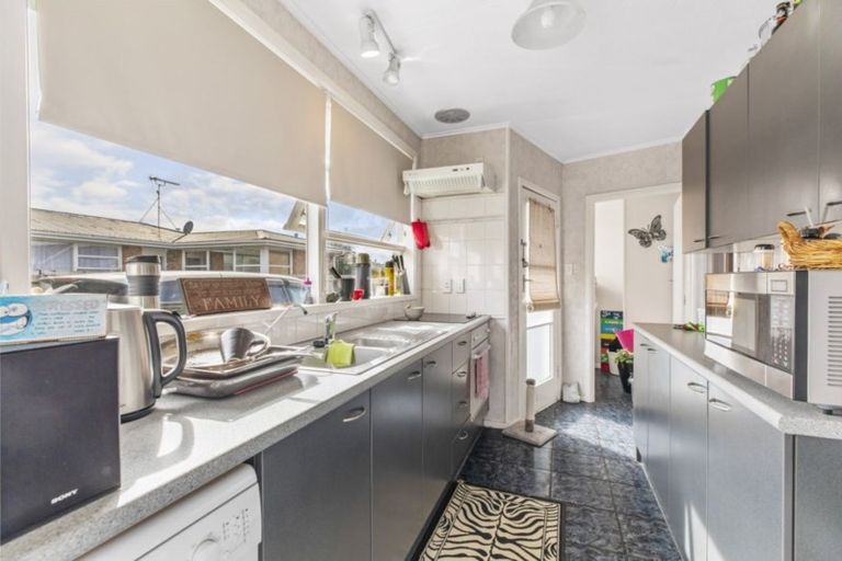 Photo of property in 6 Lugton Street, Nawton, Hamilton, 3200