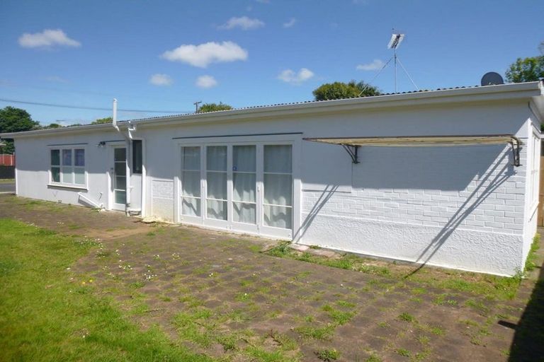 Photo of property in 43 Hallberry Road, Mangere East, Auckland, 2024