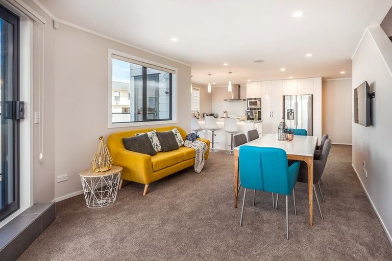 Photo of property in 12/11 Jack Conway Avenue, Manukau, Auckland, 2104