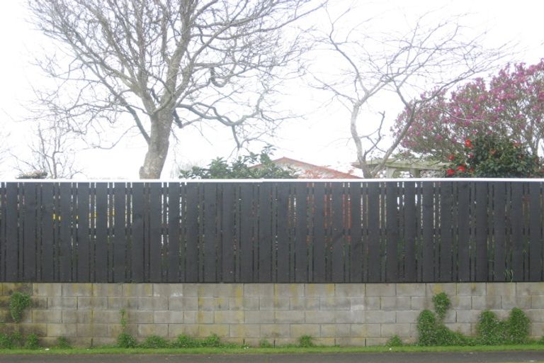 Photo of property in 10 Ngarue Place, Waitara, 4320