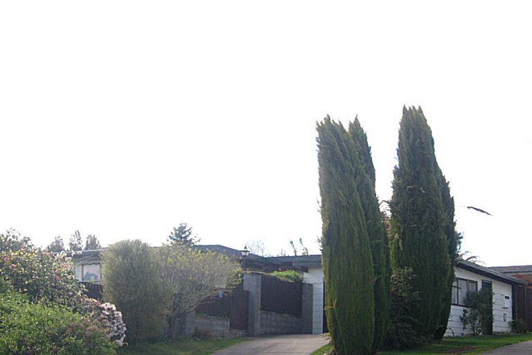 Photo of property in 13 Regents Grove, Richmond Heights, Taupo, 3330