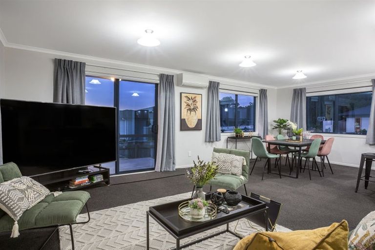 Photo of property in 8 Hull Place, Whitby, Porirua, 5024