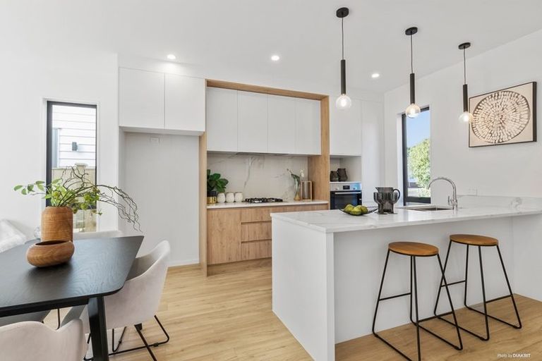 Photo of property in 2 Rothwell Place, Sunnyhills, Auckland, 2010