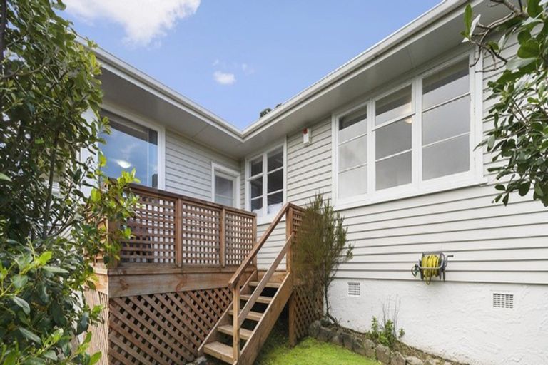 Photo of property in 61 Salford Street, Newlands, Wellington, 6037