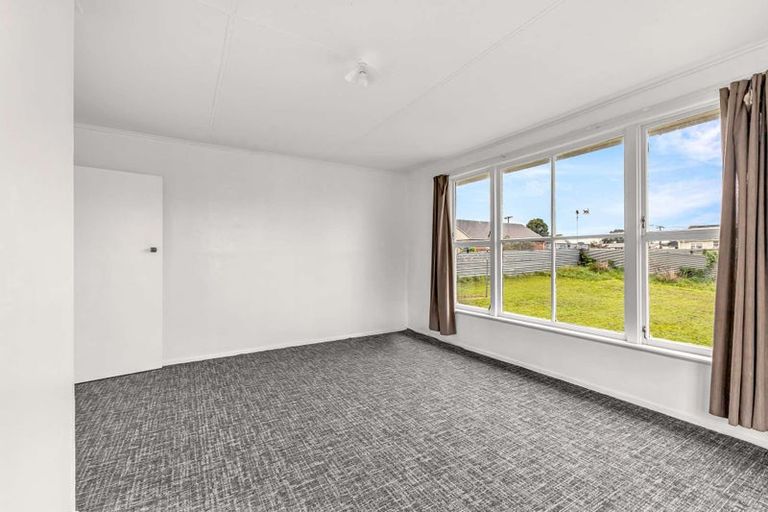 Photo of property in 12 Mcguire Street, Hawera, 4610