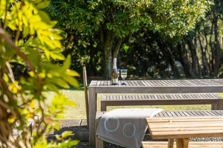 Photo of property in 28 Hahei Beach Road, Hahei, Whitianga, 3591