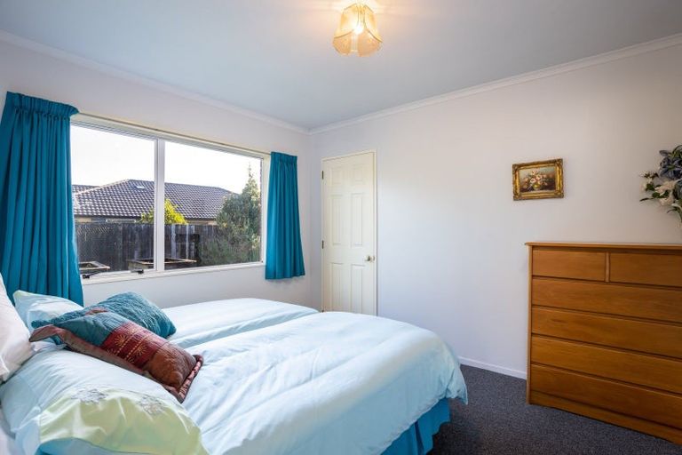 Photo of property in 3a Kinross Drive, Merrilands, New Plymouth, 4312