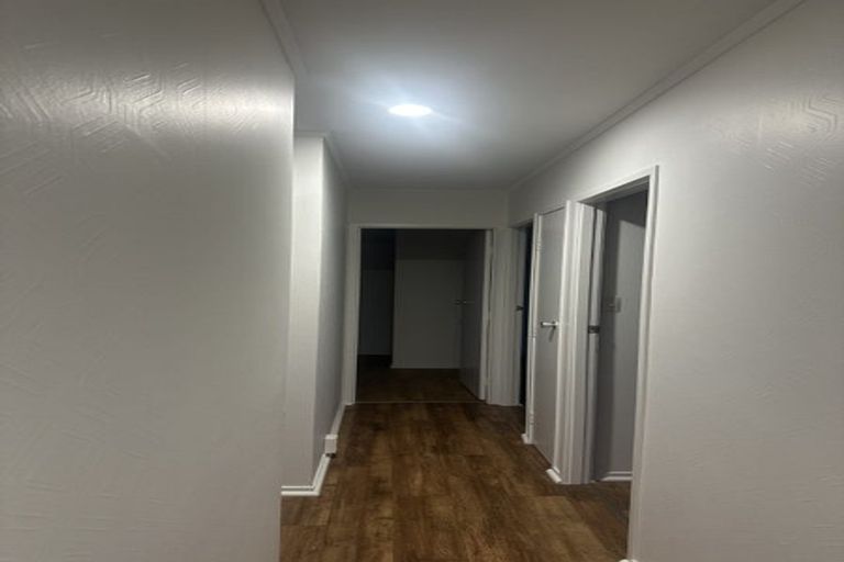 Photo of property in 22 Jenanne Place, Totara Vale, Auckland, 0629