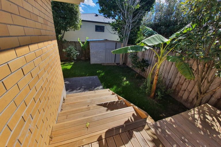 Photo of property in 7 Palm Court Drive, Glen Eden, Auckland, 0602