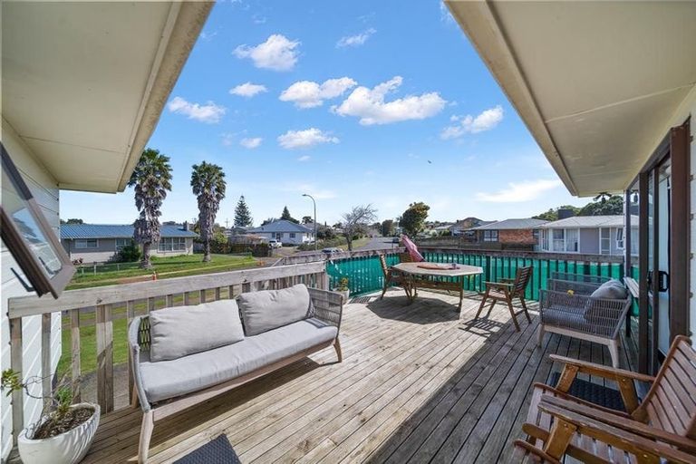 Photo of property in 18 Ashgrove Road, Mangere, Auckland, 2022